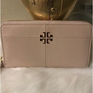 Tory Burch wallet-it is new never have been used